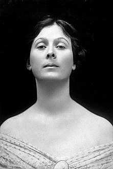 Isadora Duncan portrait cropped.jpg