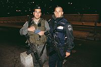 Dos policies de fronteres israelians.