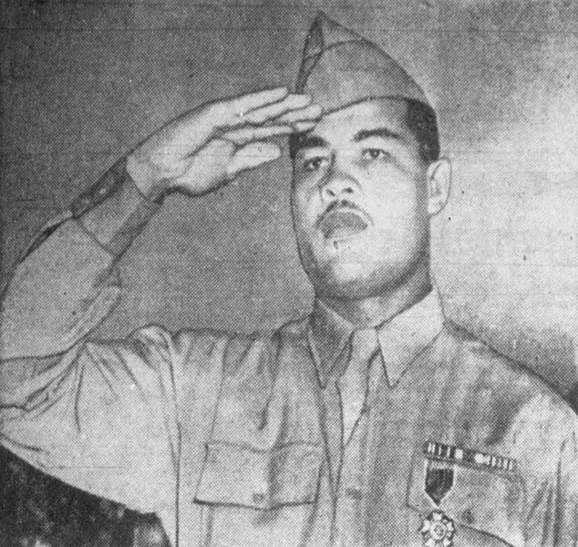 File:Joe Louis salute 1945.jpg