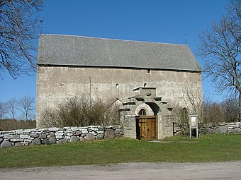 Kyrkan från söder.