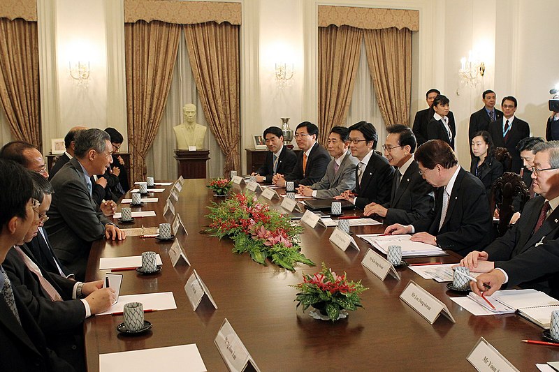 File:KOCIS Korea-Singapore Summit Meeting (4676467911).jpg