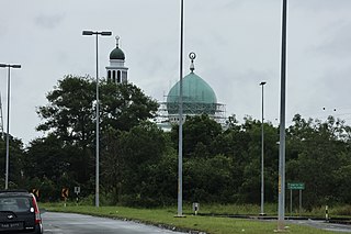 <span class="mw-page-title-main">Kampong Salambigar</span> Village in Brunei