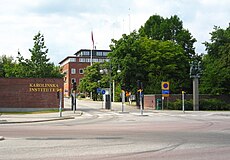 Karolinska Institutet, infart från Solnavägen 20060723.jpg