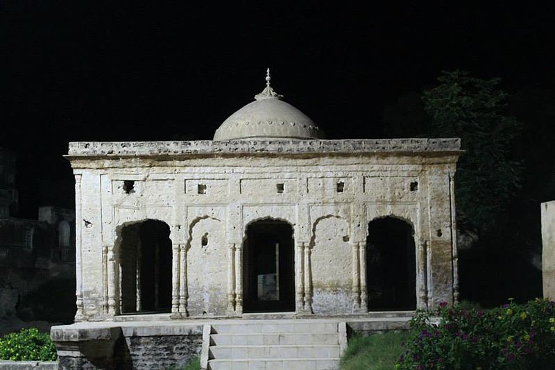 File:Katas Raj Grey walls (BEHOLD).jpg