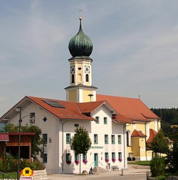 Radnice a kostel Nanebevzetí Panny Marie