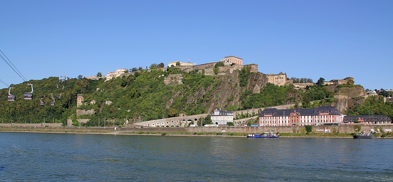 Allemagne : Forteresse d'Ehrenbreitstein 1280px-Koblenz_im_Buga-Jahr_2011_-_Festung_Ehrenbreitstein_45