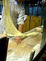 한국어: 수타국수 English: Making noodles by hand