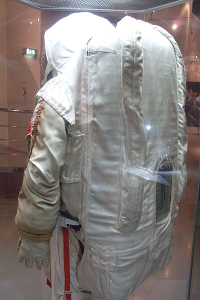 File:Krechet space suit (MMA 2011) (2).JPG