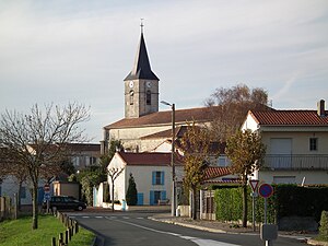 L'église et le centre d'Arvert.JPG