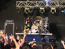 The band performing at the Viña Rock festival in 2005