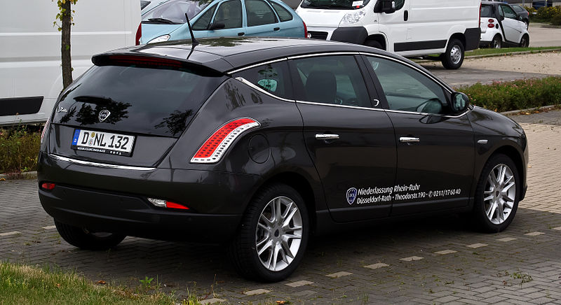 File:Lancia Delta 1.4 TurboJet 16v Silver (III, Facelift) – Heckansicht, 17. September 2012, Düsseldorf.jpg