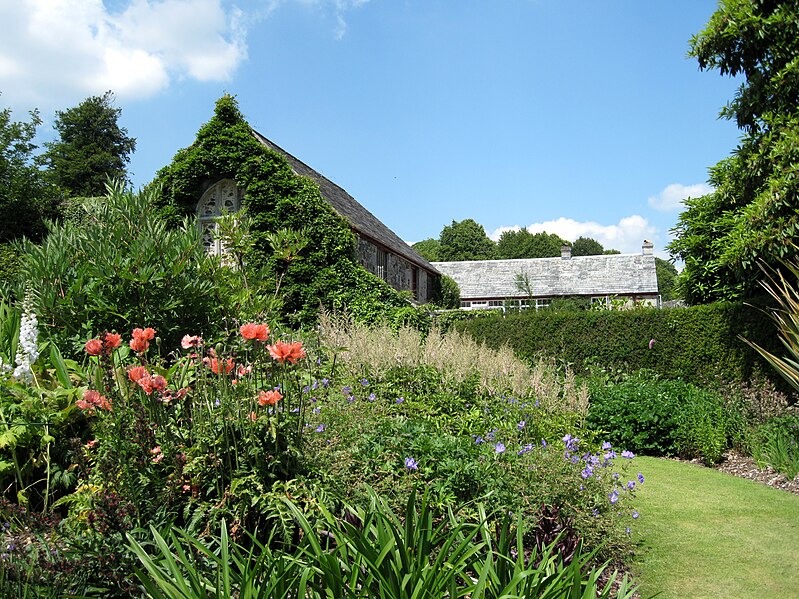 http://upload.wikimedia.org/wikipedia/commons/thumb/0/0a/Lanhydrock_10.jpg/799px-Lanhydrock_10.jpg