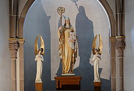 Statues du chœur, sainte Odile entre deux anges (XXe siècle).