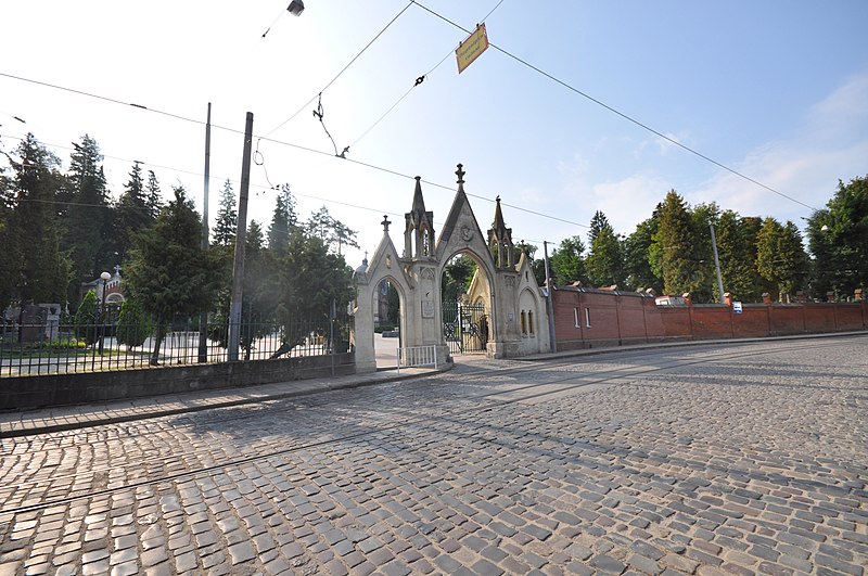 File:Lychakiv Cemetery (8674908206).jpg