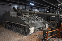 イギリス軍仕様の 155mm SP, M40,"Cardinal" イギリス、ケンブリッジシャーのダックスフォード帝国戦争博物館陸戦ホール(Land Warfare Hall at Duxford Airfield(英語版)の展示品 （2021年5月23日撮影）