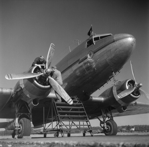 File:Maintenance of Aero Ltd's plane 1950 (JOKAUAS4 20-1).tif