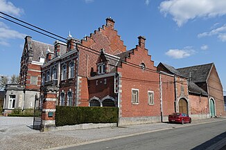 Kasteeltje van Cras-Avernas (ook Kasteel Snyers genoemd) met hoeve van abdij van Saint-Laurent