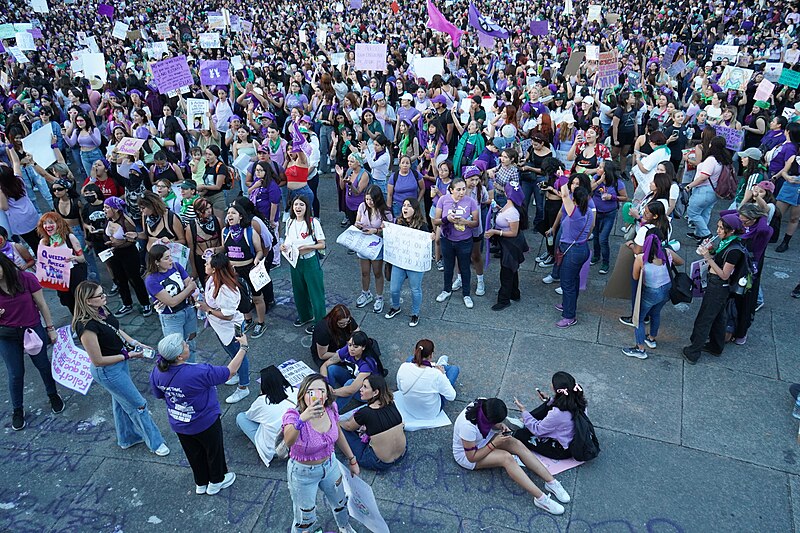 File:Marcha 8M 2023 GDL - Glorieta de las y los Desaparecidos 27.jpg