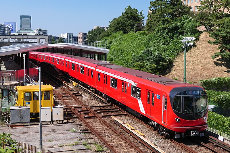 File:Marunouchi-Line Series2000-2025.jpg