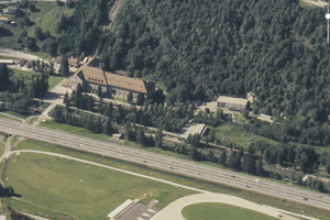 Machine house of the Stalvedro power plant to the right of the machine house of the Ritom power plant.  Picture from 1980