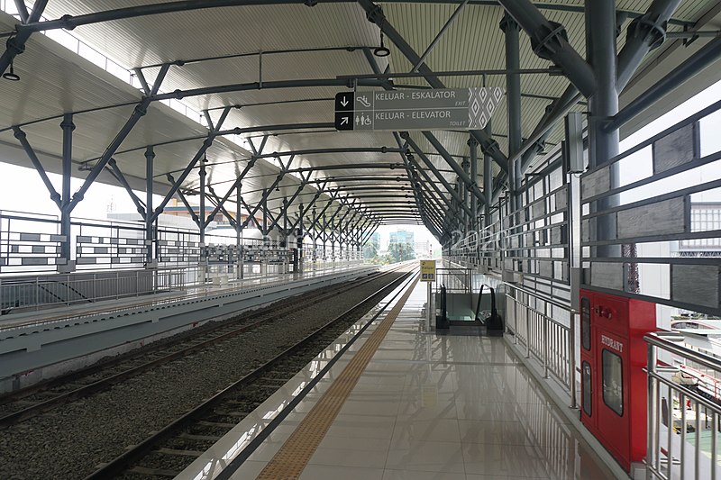 File:Medan Layang Platform.jpg