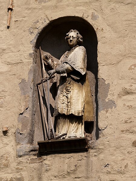 File:Menden St Vincenz outside statue of St Vincenz.jpg