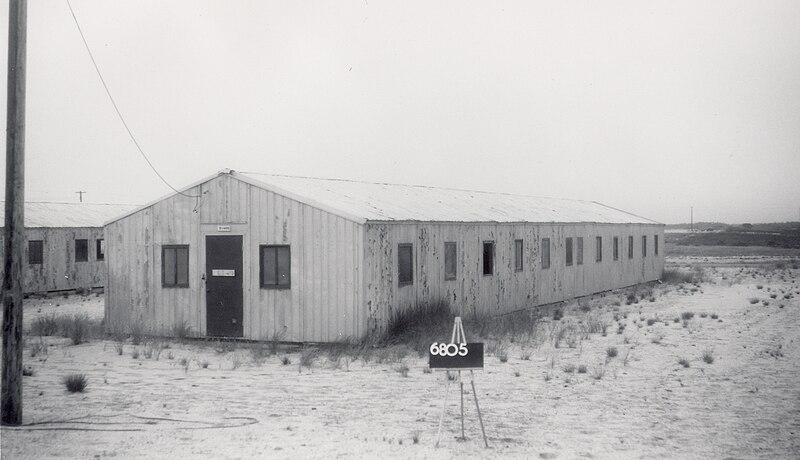 File:Metal barracks, Building 6805.jpg