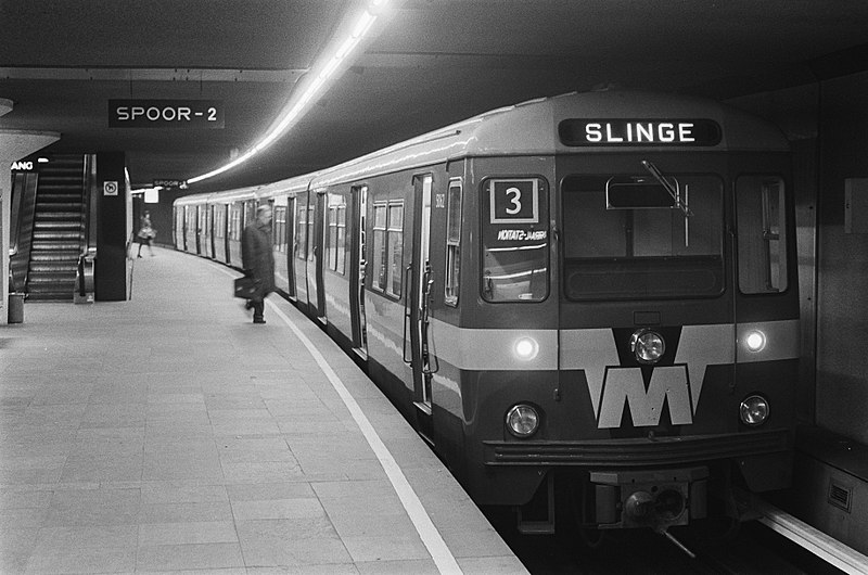 File:Metrotrein in Rotterdam, Bestanddeelnr 926-2894.jpg