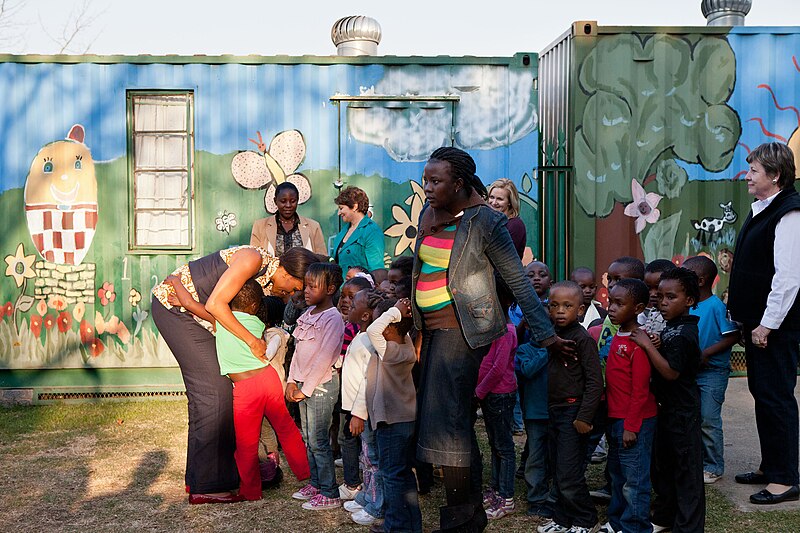 File:Michelle Obama greets children in Johannesburg, South Africa, June 21, 2011.jpg