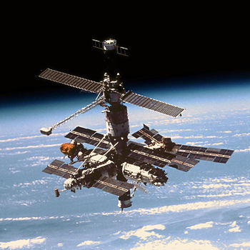 ISS în iunie 2008, după misiunea STS-124