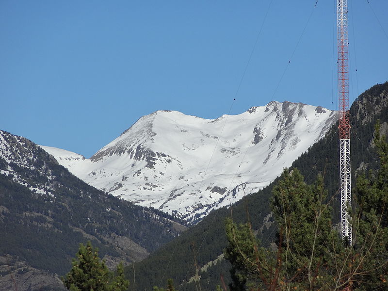 File:Montagne d'Andorre vue depuis Engolasters.JPG