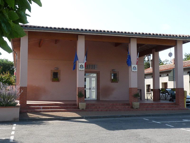 File:Montgaillardlau mairie.JPG