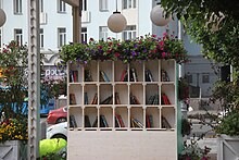 Moscow, New Arbat Street - public bookcase (41778200550).jpg