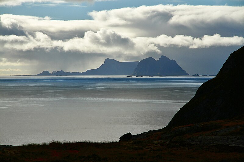 File:Mosken & Værøya 2, 2010 September.JPG