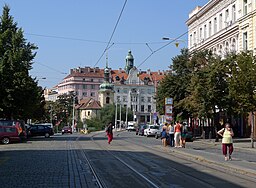 Pohled od tramvajové zastávky Vršovické náměstí k západu (2012)