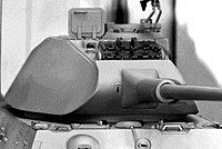 Krupp taretinin ilk versiyonunun kavisli ön cephesini gösteren bir model (hatalı olarak "Porsche taret" olarak da adlandırılır)[17][18][19]