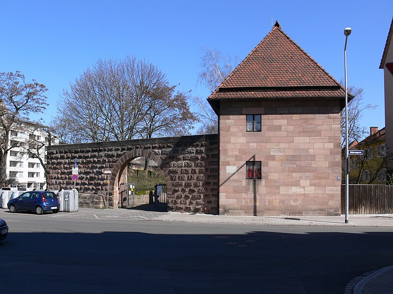 File:Nürnberg Westtor 2.jpg