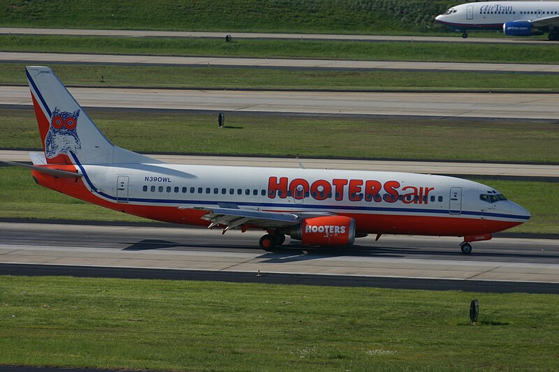 File:N390WL Boeing 737 Hooters (7442365174).jpg