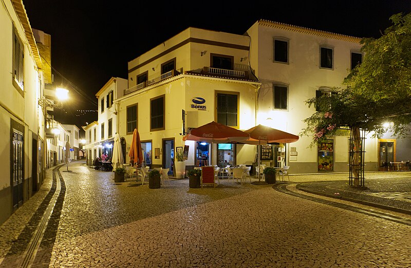 File:Nacht in Santa Cruz, Madeira. 02.jpg