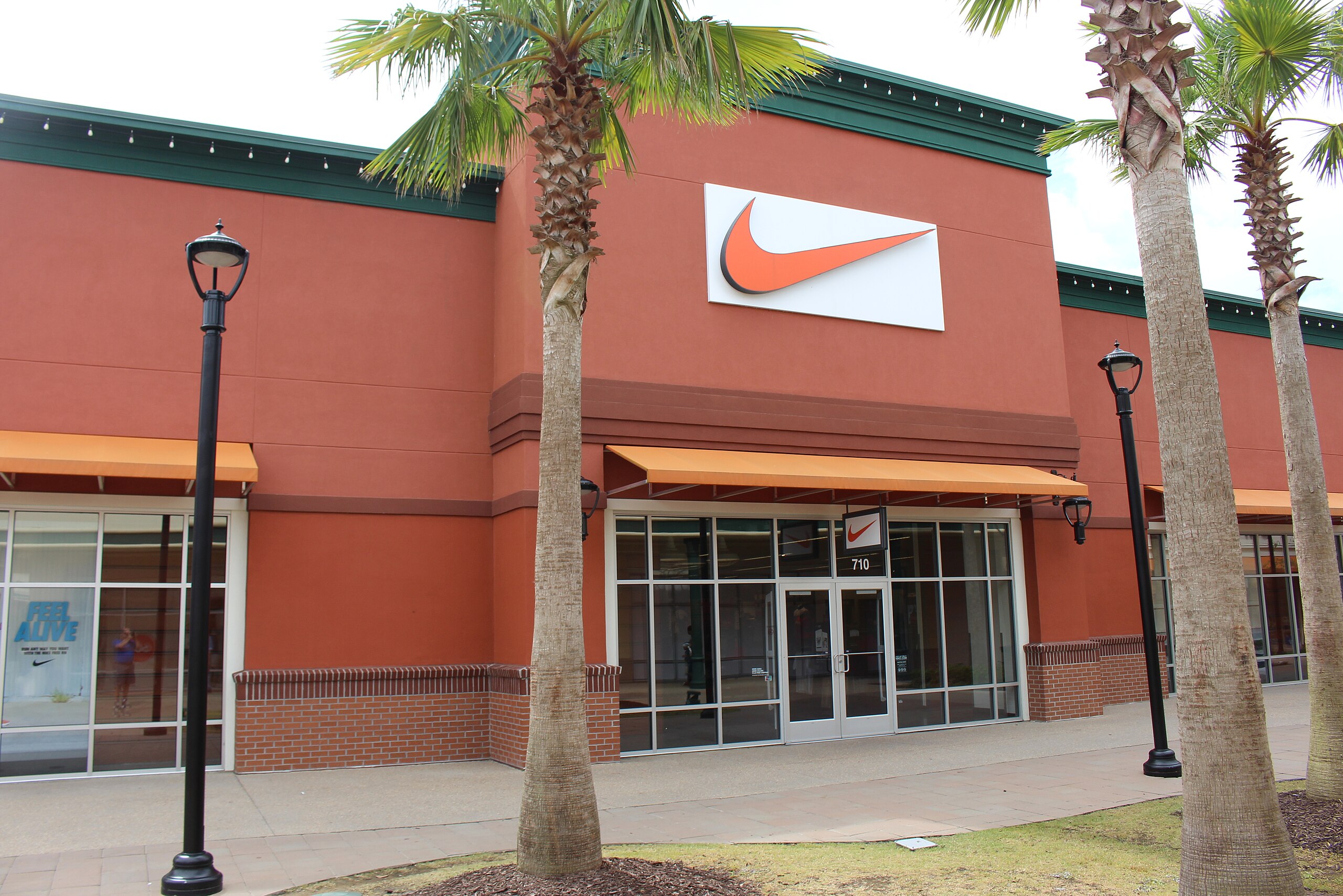 nike outlet tanger outlet mall