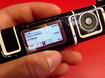 Nokia 7280, slider that hides the camera