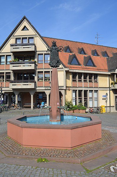 File:Oberursel,St. Ursula-Brunnen.jpg