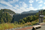 日本最大の重力ダム、奥只見ダム（只見川）。1960年（昭和35年）完成。