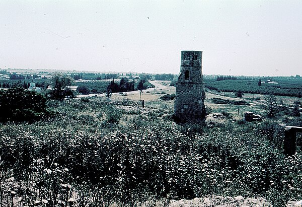 The tell with the ruins of the Mamluk minaret built in 1337