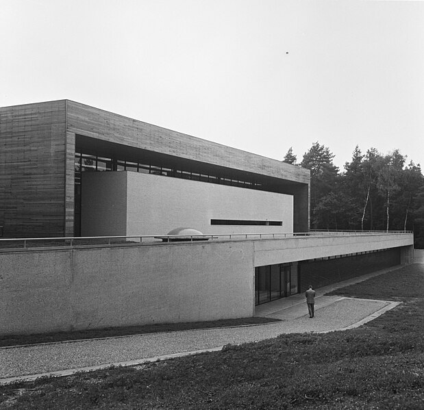 File:Opening KNVB-sportcentrum te Zeist door prins Bernhard, Bestanddeelnr 918-1911.jpg