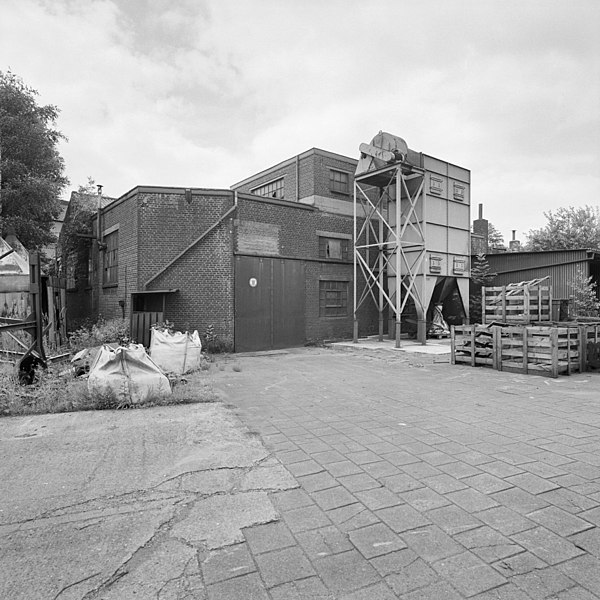 File:Overzicht gevel bramerij met stalen ontstoffingsinstallatie - Bergen op Zoom - 20372561 - RCE.jpg