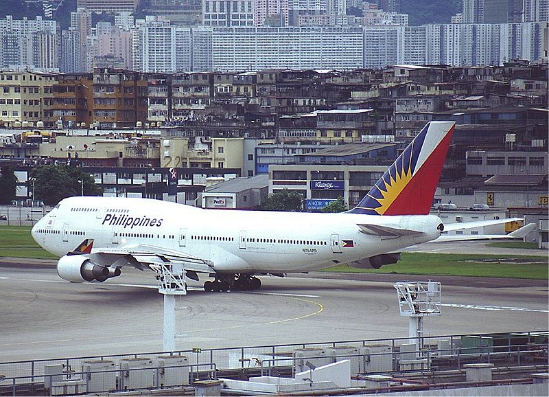 File:PAL Boeing 747-400 KvW.jpg