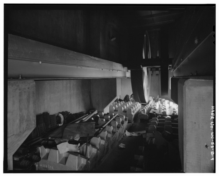 File:PIER, VIEW NORTH, INTERIOR, 2ND FLOOR, NORTH ROOM-STORAGE ROOM, DETAIL, RESERVE GEAR AND TEETH - Gallipolis Locks and Dam, Operations Building, Across Ohio River, Gallipolis, HAER WVA,27-GALIP.V,1B-9.tif