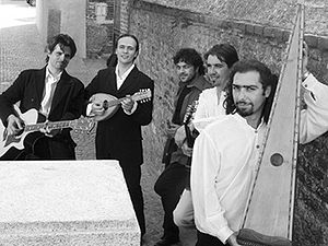 Pandemonio Folk Band. Left to right: Christophe Schmuziger, Marco Giai-Levra, Giacomo Cerra, Vittorino Gaio, Riccardo Scharf Pandemonio Gruppo Folk.jpg