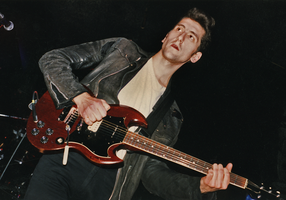 Hurray'den Paul Handyside, Santa Clara, Kaliforniya'da sahnede - Kasım 1987